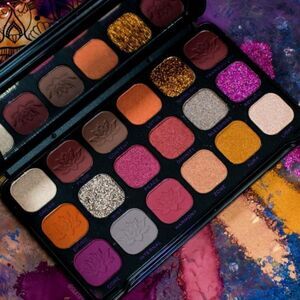 FOREVER FLAWLESS CB D Infused Eyeshadow Palette by Revolution